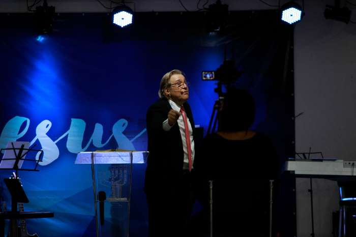 Lições de Davi: Aceitação, Entrega e Olhar para Frente